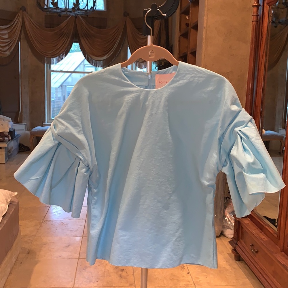 Cute blue top